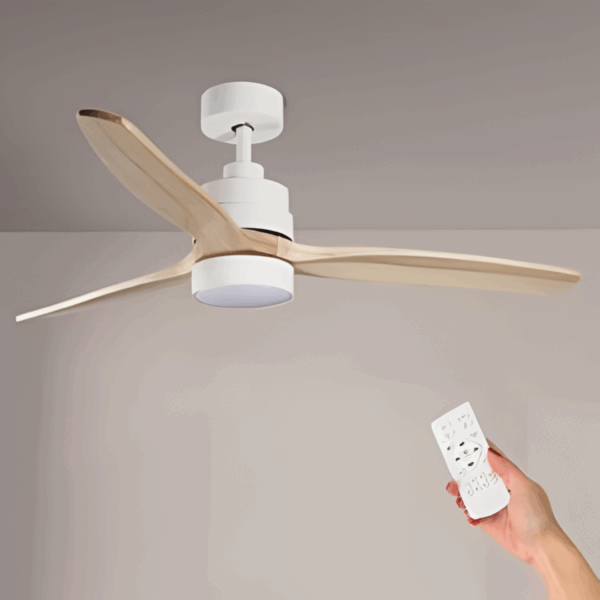 ventilador de techo con aspas de madera