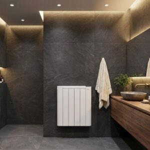 Radiador cerámico WiFi 600W instalado en baño moderno con paredes grises.