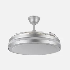 Ventilador de techo LED Esparta Maxi níquel con aspas retráctiles plegadas actuando como plafón de techo.